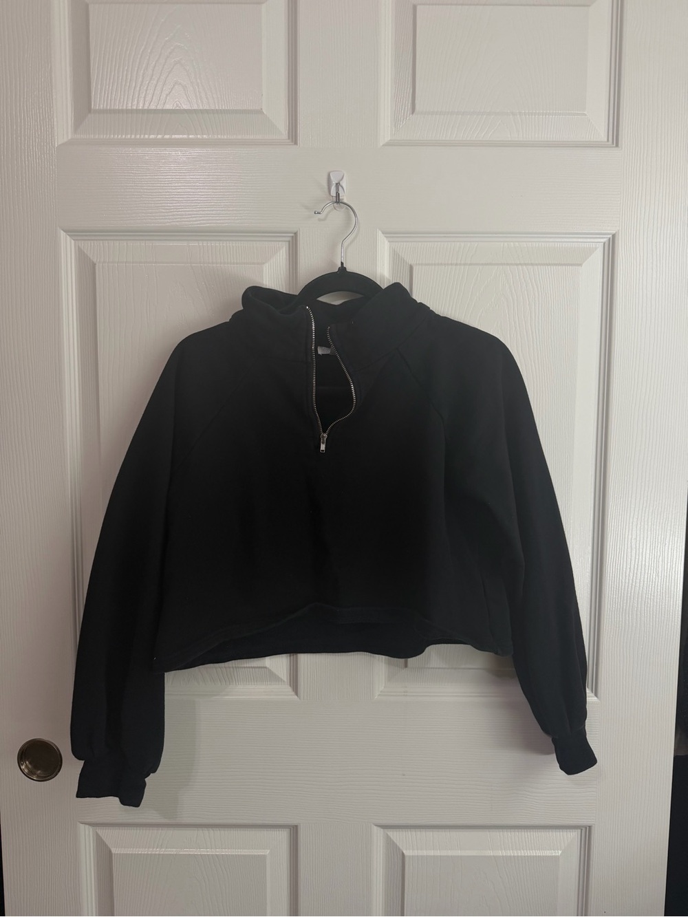 Abound Black Cropped Half-Zip Sweatshirt